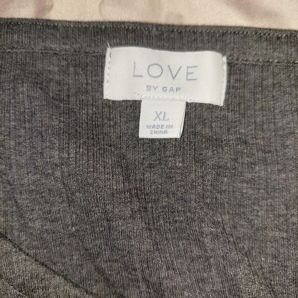 Love by Gap Gray Button Down Top XL - Picture 8 of 8
